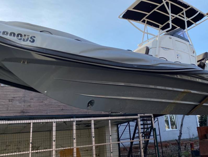 Tekne Tentesi Seçerken Nelere Dikkat Etmelisiniz? Güneş, Rüzgâr ve Tuzlu Suya Dayanıklı Sistemler